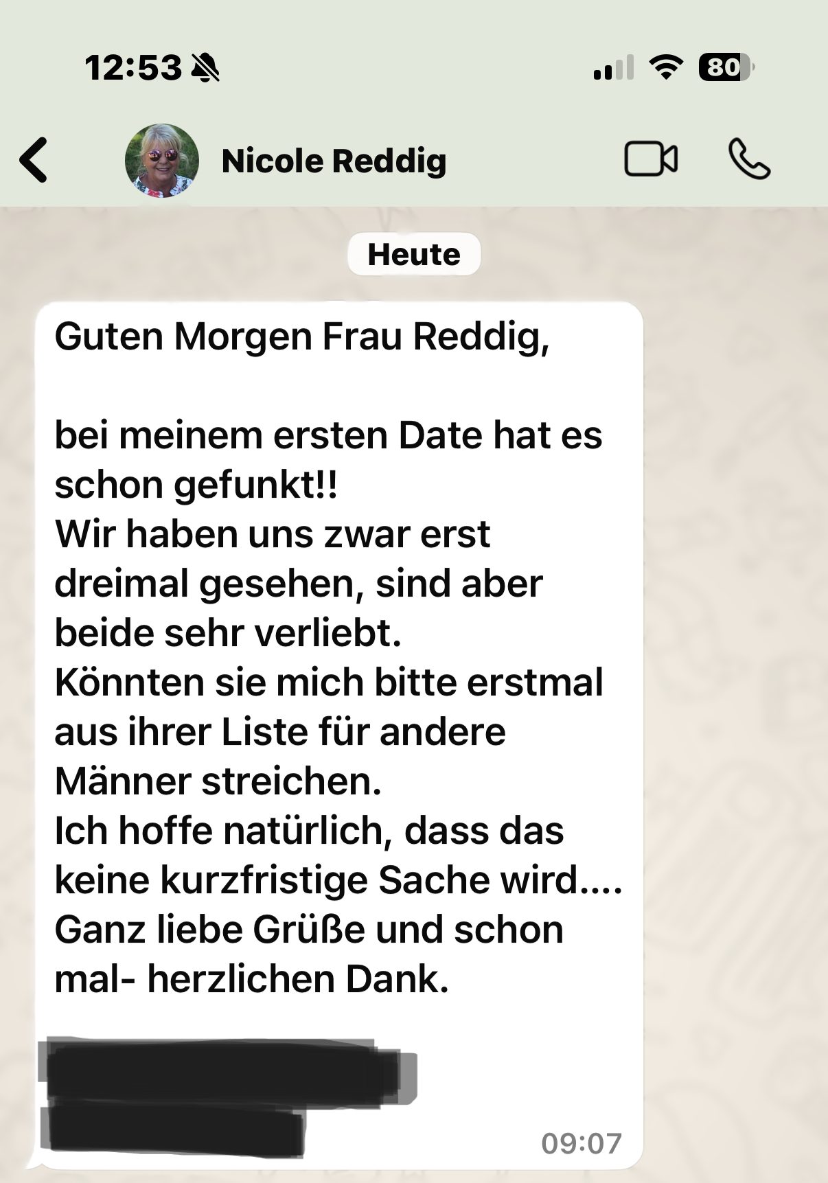 WhatsApp-Nachricht einer Kundin, die nach dem ersten Date ihren Traumpartner gefunden hat.